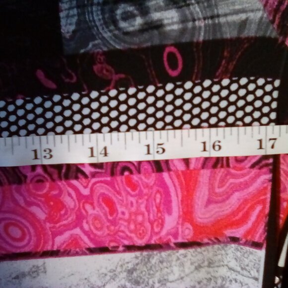 Women's pattern 3/4 length sleeve top - Picture 5 of 6